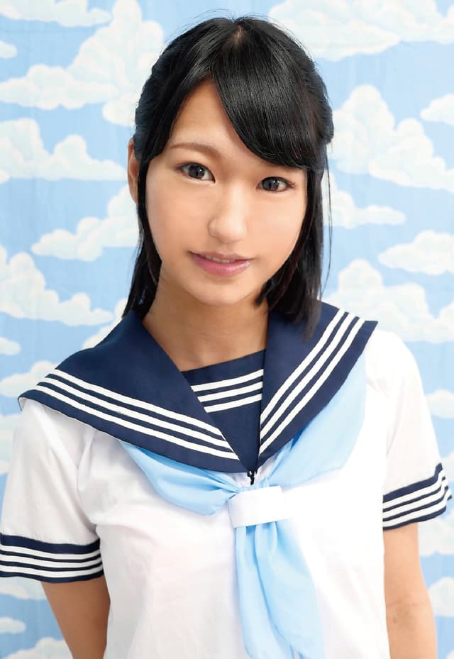 代々木で見つけた優しい女子校生に18cmメガチ○ポを素股してもらったらこんなヤラしい事になりました。 渚ひまわり