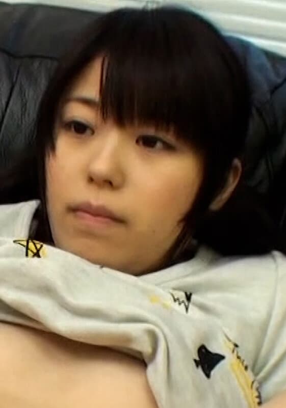 路地裏で見つけたあどけなさの残る黒髪娘を寒さしのぎにナンパ！おぼこい娘さんがエロビデオ撮影で中出しされた件。