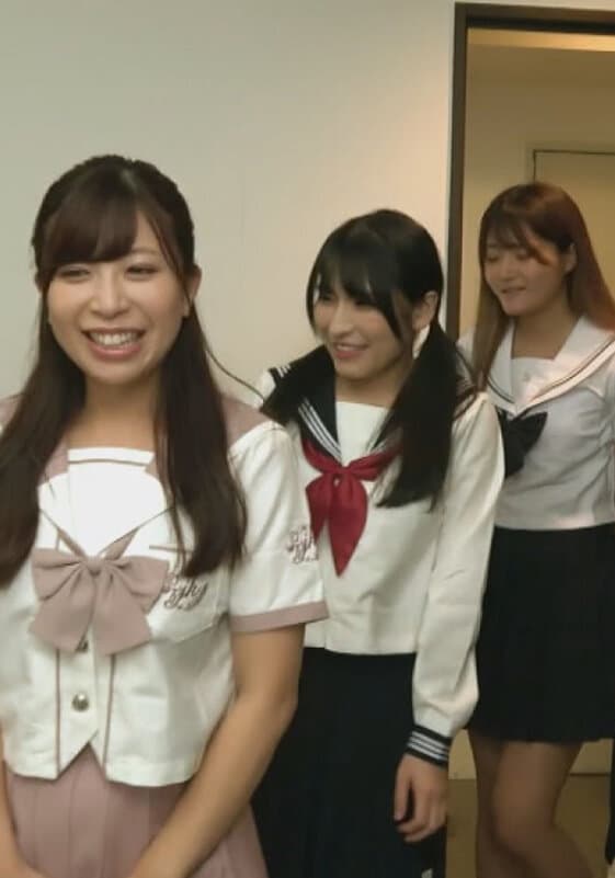 夜な夜な行われる乱行パーティー！3人の女とイチャイチャ楽しむ中年オヤジ！