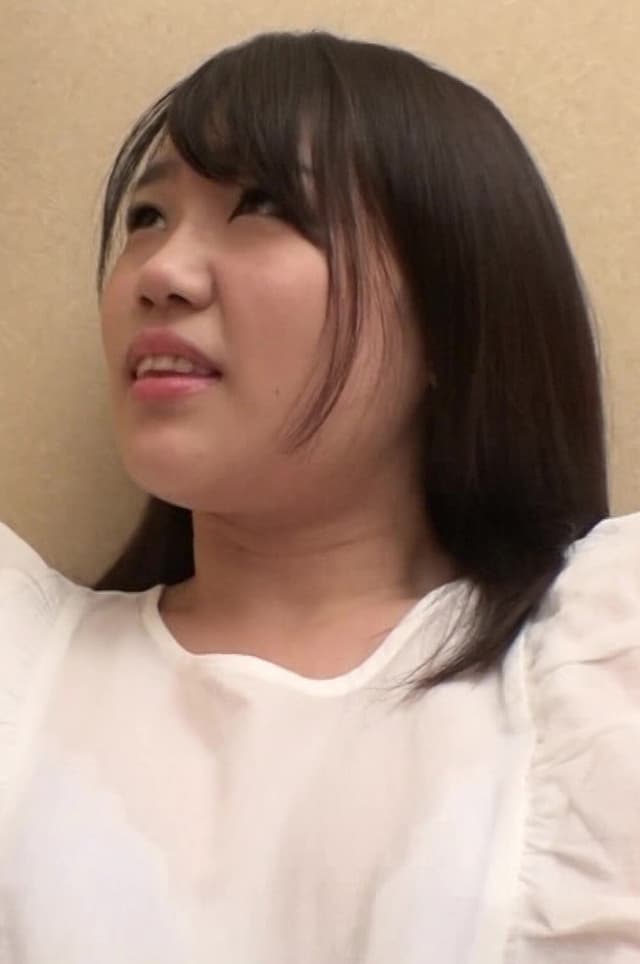 愛嬌たっぷり！巨乳揺らしまくりの美少女