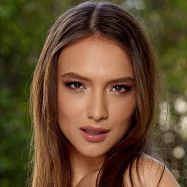 Izzy Rush profile