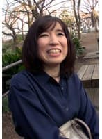 シックな雰囲気に包まれた可愛い系熟女さん！見た目と裏腹に好きもの変態熟女！若さと美容の為にAV出演のリアルで生々しい痴態をさらけ出す本番SEX！