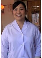 中華料理店の看板奥さんをお店の取材と訪問してそのまま店内で嵌め撮りSEX！豊満ボディに肉を揺らして絶頂イキの中出し交尾！