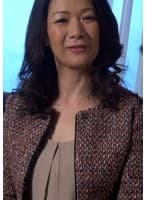 街行く清楚でセレブな奥様にランジェリーのアンケートとナンパ！推定Gカップ美乳にしゃぶりつく！？