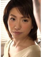 まだまだ性欲旺盛な母は夫とのSEXでは満足できずオナニーに耽る…息子にオナニーを見られ俺が満足させてやるよ…禁断の母子のSEXレッスンが始まる！