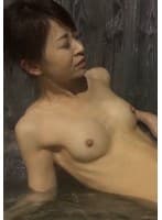 スレンダーボディに大粒の乳首がなんともエロい五十路熟女！露天風呂で淫乱快楽SEX