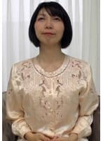 AVの撮影に膣奥を貫かれ涙を流してヨガリ乱れるシートヘアー六十路熟女の性欲旺盛セックス！