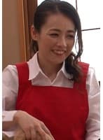 怪我の介護で自宅に来たのは美人熟女ヘルパーさん！勃起チ〇ポを見せて抜いて欲しいと懇願！なし崩し的に濃厚SEX！