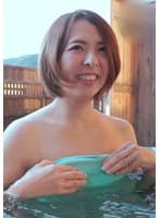 街角でひとりウインドウショッピングをしている奥様をナンパして温泉旅行に誘ってみると…暇してると着いて来て混浴SEX！