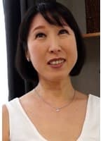 ショートヘアーの爽やか熟女さんがAVに興味をもって出演することに！53歳2児母がAV現場で淫乱開花の濃厚SEX