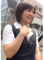 街行くOLさんを取材と称して事務所に○れ込みなし崩し的にハメ撮りSEX！イケてるOLさんをセクハラインタビューでナマ中出し！