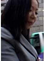 スーツが似合うOLさんにインタビューの協力をお願い！滲み出るエロオーラに思わずナマ中出し！