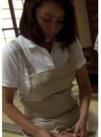 おじいちゃんのチ●ポにしゃぶりつく変態熟女ヘルパーは声を潜めて中出しSEX！