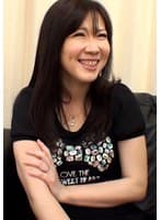 街行く奥様を誘ってAV鑑賞！性欲旺盛剛毛奥様の淫乱中出しSEX！