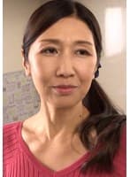 ミニスカでパンティをちらつかせ胸を押し付ける淫乱義母の精液搾りの性欲セックス！
