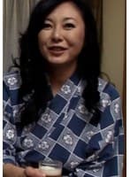 熟年夫婦が温泉旅館でイキまくり！浴衣をはだけて肉棒を喉奥まで咥えカメラの前で感じまくる変態中出しSEX
