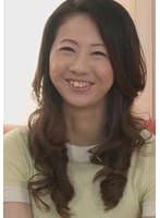 笑顔が眩しい幸薄系S級人妻は初めての極太バイブを目の前にニヤケが止まらない！おとなしそうな見た目とは裏腹にエッチに貪欲！全開SEX！
