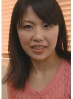 黒髪清楚系妻の初めての浮気はAV出演？！普段はオナニーだけで鎮めていた性欲が大爆発！大好きな玩具で身体をほぐして他人棒でイキまくり！