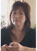 笑顔が可愛い五十路おばさんの自宅訪問！AV出演は旦那公認！？久々エッチに緊張気味のお母さんに男優の凄テク披露で手足痙攣イキまくり！
